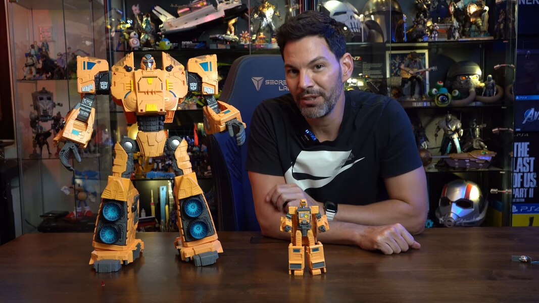 Transformers Kingdom Titan Autobot Ark In Hand  (1 of 6)